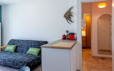 Accommodation:&nbsp;Fleur Marine 251.30