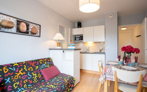Accommodation:&nbsp;Fleur Marine 251.13