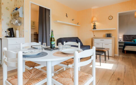 Accommodation:&nbsp;Fleur Marine 251.35