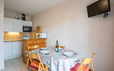 Accommodation:&nbsp;Fleur Marine 251.27