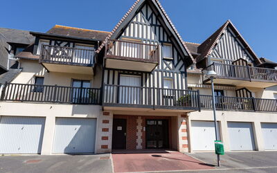 Accommodation:&nbsp;Fleur Marine 251.33
