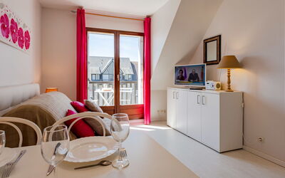 Accommodation:&nbsp;Fleur Marine 251.33
