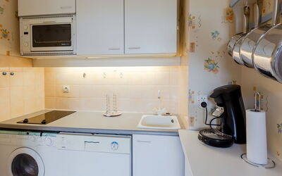 Accommodation:&nbsp;Fleur Marine 251.35