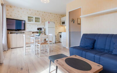 Accommodation:&nbsp;Fleur Marine 251.35