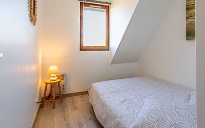 Accommodation:&nbsp;Fleur Marine 251.36