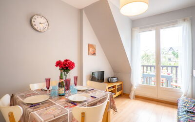 Accommodation:&nbsp;Fleur Marine 251.13