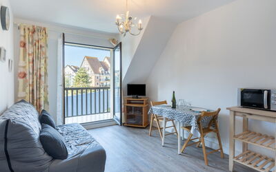 Accommodation:&nbsp;Fleur Marine 251.16