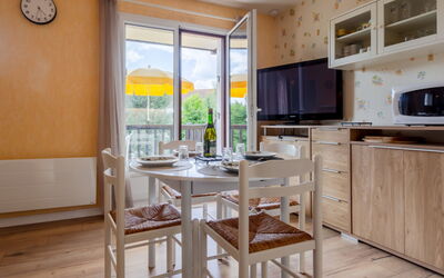 Accommodation:&nbsp;Fleur Marine 251.35