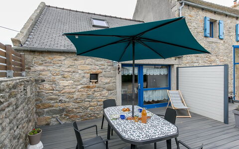 Ty Kerveal: Property, Furniture, Building, Table, Chair, Window, Outdoor Furniture, Shade, Outdoor Table, Flowerpot