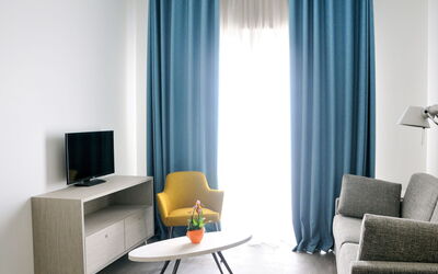 Les Coteaux de Jonzac 601.1: Curtain, Room, Interior Design, Furniture, Living Room, Window Treatment, Property, Window Covering, Textile, Floor