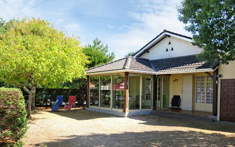 La Côte D'Argent: Sky, Plant, Cloud, Building, Shade, Tree, Door, Cottage, House, Leisure