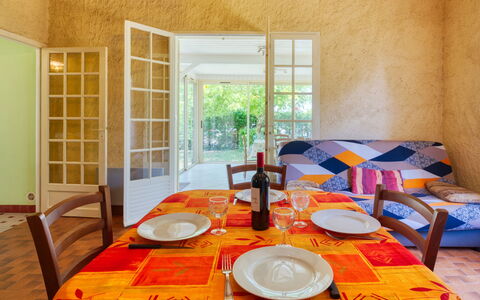La Côte D'Argent: Table, Furniture, Tableware, Property, Building, Tablecloth, Textile, Chair, Decoration, Interior Design
