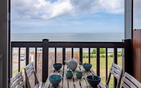 La Bizontine: Cloud, Sky, Property, Building, Furniture, Water, Chair, Wood, Interior Design, Floor