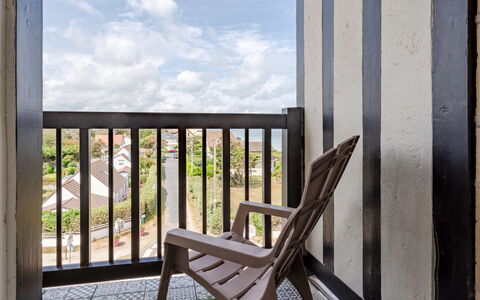 La Bizontine: Sky, Cloud, Property, Building, Wood, Chair, Shade, Flooring, Outdoor Furniture, Hardwood