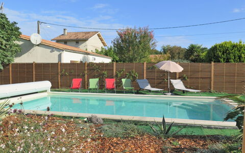 Mon Poussin: Plant, Sky, Property, Swimming Pool, Water, Building, Shade, Tree, Land Lot, Grass