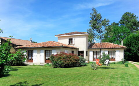 Orphée: Property, Home, House, Real Estate, Building, Residential Area, Estate, Roof, Land Lot, Yard