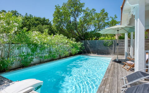 Le Lac: Water, Plant, Sky, Swimming Pool, Tree, Shade, Body Of Water, Outdoor Furniture, Leisure, Grass