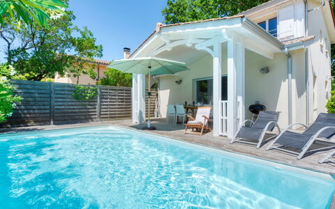 Le Lac: Water, Property, Plant, Sky, Building, Swimming Pool, Azure, Blue, Tree, Shade