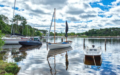 Le Hameau du Point du Jour: Boat, Blue, Water, Body Of Water, Watercraft, Boats And Boating--Equipment And Supplies, Waterway, Sailboat, Marina, Mast
