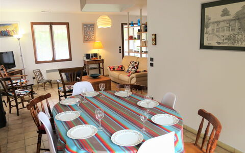 Caberal: Table, Picture Frame, Furniture, Property, Chair, Building, Textile, Interior Design, Tablecloth, Lamp