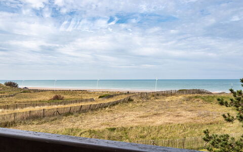 Cabourg 450: Plant, Sky, Cloud, Window, Building, Mountain, Highland, House, Tree, Land Lot