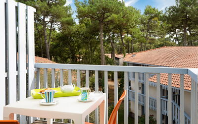 Sowell Family Pignada Plage 645.10: Building, Plant, Property, Window, Land Lot, Urban Design, Landscape, Neighbourhood, Grass, Leisure