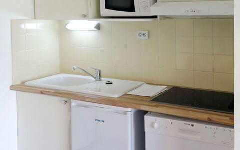 Parentis en Born 665: Cabinetry, Kitchen Appliance, Building, Countertop, Kitchen Stove, Home Appliance, Kitchen, Wood, Interior Design, Major Appliance