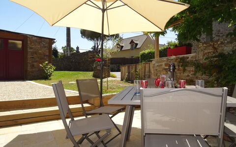 La Pailloussette: Table, Furniture, Plant, Sky, Light, Chair, Building, Shade, Umbrella, Outdoor Furniture