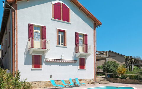 Lacapelle: Plant, Sky, Water, Building, Property, Window, Blue, Azure, House