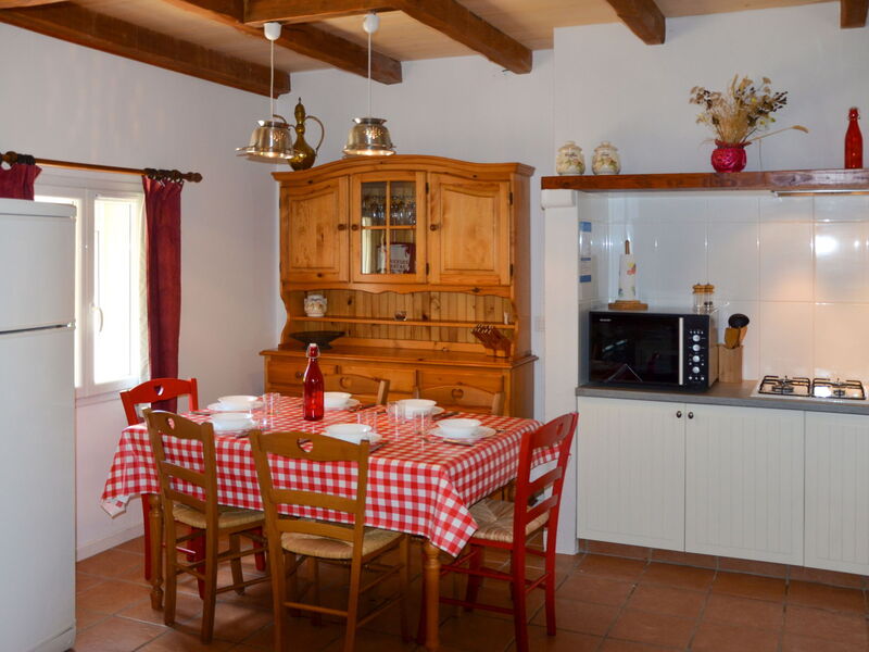 Accommodation:&nbsp;Les Amandiers (Jdc101) 606.2