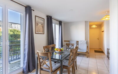 Accommodation:&nbsp;Les Marines 1 et 2 595.4