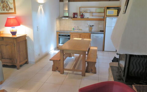 Le Chêne: Furniture, Table, Cabinetry, Wood, Building, Drawer, Interior Design, Kitchen, Shelf, Shelving