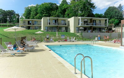 Chinon 604: Swimming Pool, Property, Leisure, Residential Area, Leisure Centre, Building, Real Estate, Resort, House, Apartment