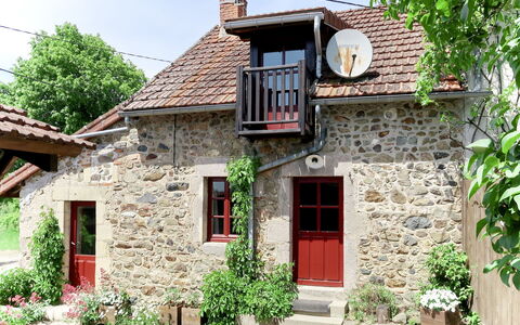Marguerite: Plant, Building, Window, Property, Sky, Land Lot, Tree, Vegetation, Wood, Door