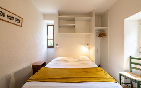 Le Moulin: Furniture, Building, Comfort, Wood, Textile, Interior Design, Shade, Floor, Bed