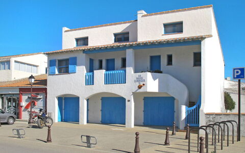 Soleil Camarguais: Property, House, Blue, Building, Town, Home, Architecture, Neighbourhood, Residential Area, Real Estate