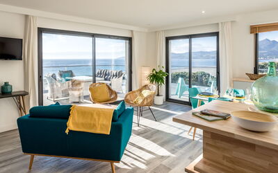 La Palangre 631.2: Furniture, Blue, Window, Azure, Comfort, Wood, Table, Interior Design, Floor, Living Room