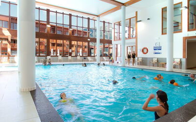 Les Arcs 608: Water, Swimming Pool, Azure, Blue, Leisure, Building, Recreation, Sports, Fun