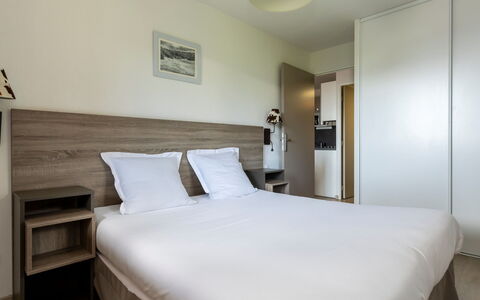 La Plagne 632: Apartment, Bed, Bedroom, Bed Frame, Bedding, Bed Sheet, Mattress, Design, Pillow, Hotel