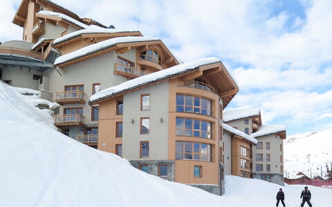Tignes 657: Snow, Winter, Property, House, Ski Resort, Building, Real Estate, Architecture, Roof, Home