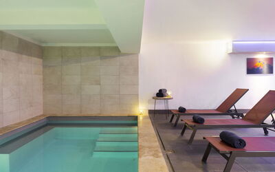 Les Menuires 652: Table, Wood, Flooring, Floor, Leisure, Swimming Pool, Building, Real Estate, Composite Material, Hardwood