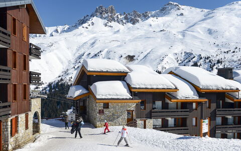 Méribel-Mottaret 734: Mountain, Sky, Snow, Property, White, Window, Building, Slope, Glacial Landform, Freezing