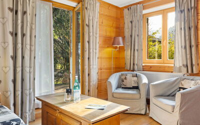 Fer à Cheval 614.1: Furniture, Property, Wood, Comfort, Window, Interior Design, Living Room, Shade, Plant, Building