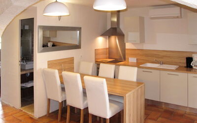 Accommodation:&nbsp;Les Garrigues De La Vallée Des Baux 614.8