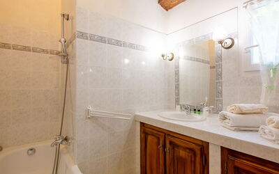 Accommodation:&nbsp;Aiguines 602.3