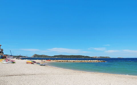 La Pitchoune: Water, Sky, Cloud, Blue, Azure, Beach, Landscape, Horizon