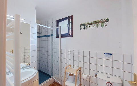 Six Fours 617: Flooring, Floor, Interior Design, Plumbing Fixture, Ceiling, Room, Plumbing, Toilet, Bathroom, Tile
