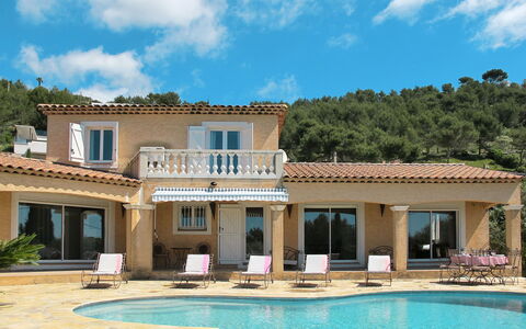 Jaune: Property, House, Building, Home, Real Estate, Swimming Pool, Estate, Villa, Residential Area, Mansion