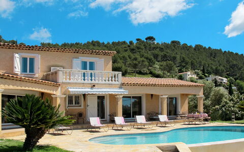 Jaune: Cloud, Plant, Water, Sky, Building, Window, Tree, Chair, Shade, Swimming Pool