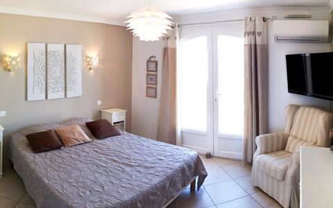 Bellevue: Bedroom, Furniture, Room, Bed, Property, Interior Design, Mattress, Bed Sheet, Bed Frame, Floor